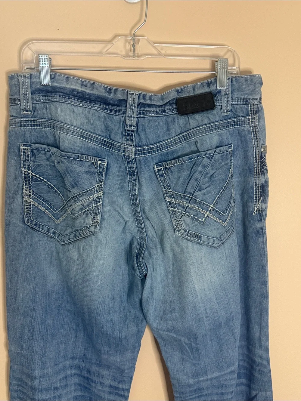 Buckle Men's Relaxed Jeans - Light Blue Wash
